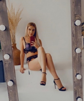 💋 Мои роскошные формы и нежные прикосновения точно покорят твое сердце. 🌹 Помогу расслабиться и забыть обо всем, окунуться в океан страсти и наслаждения. 💦 У меня в арсенале множество разнообразных услуг, чтобы удовлетворить все твои сокровенные фантазии. 🍒 Гарантирую полную конфиденциальность и безопасность нашей встречи, а также безупречное качество сервиса. 💯 Обладаю отличными рекомендациями и положительными отзывами. 🌟 Отвлекись от рутины и доверься моим ласкам, ты точно останешься доволен. 😉 Жду на встрече в Москве, мой горячий кавалер! 🔥 Антонина